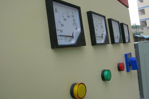 国营金鸡岭农场配电箱-3683讲讲配电箱的操作和检修步